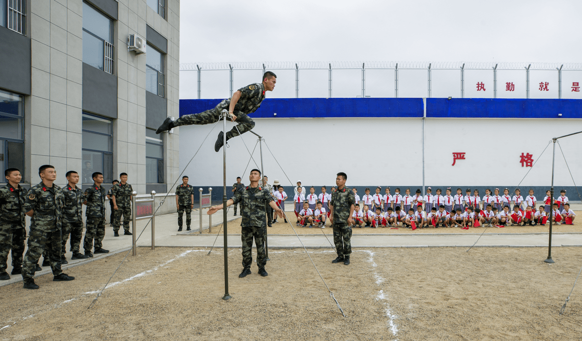 武警延边支队珲春中队组织开展"军营开放日"活动