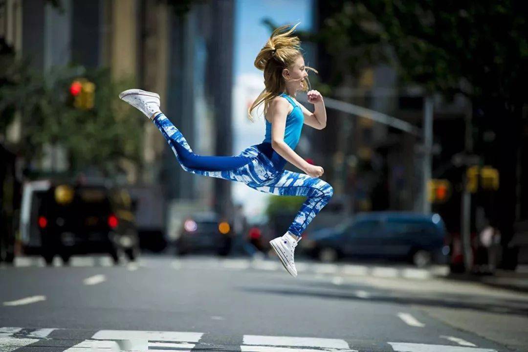 芭蕾演员街头全裸居然这么美