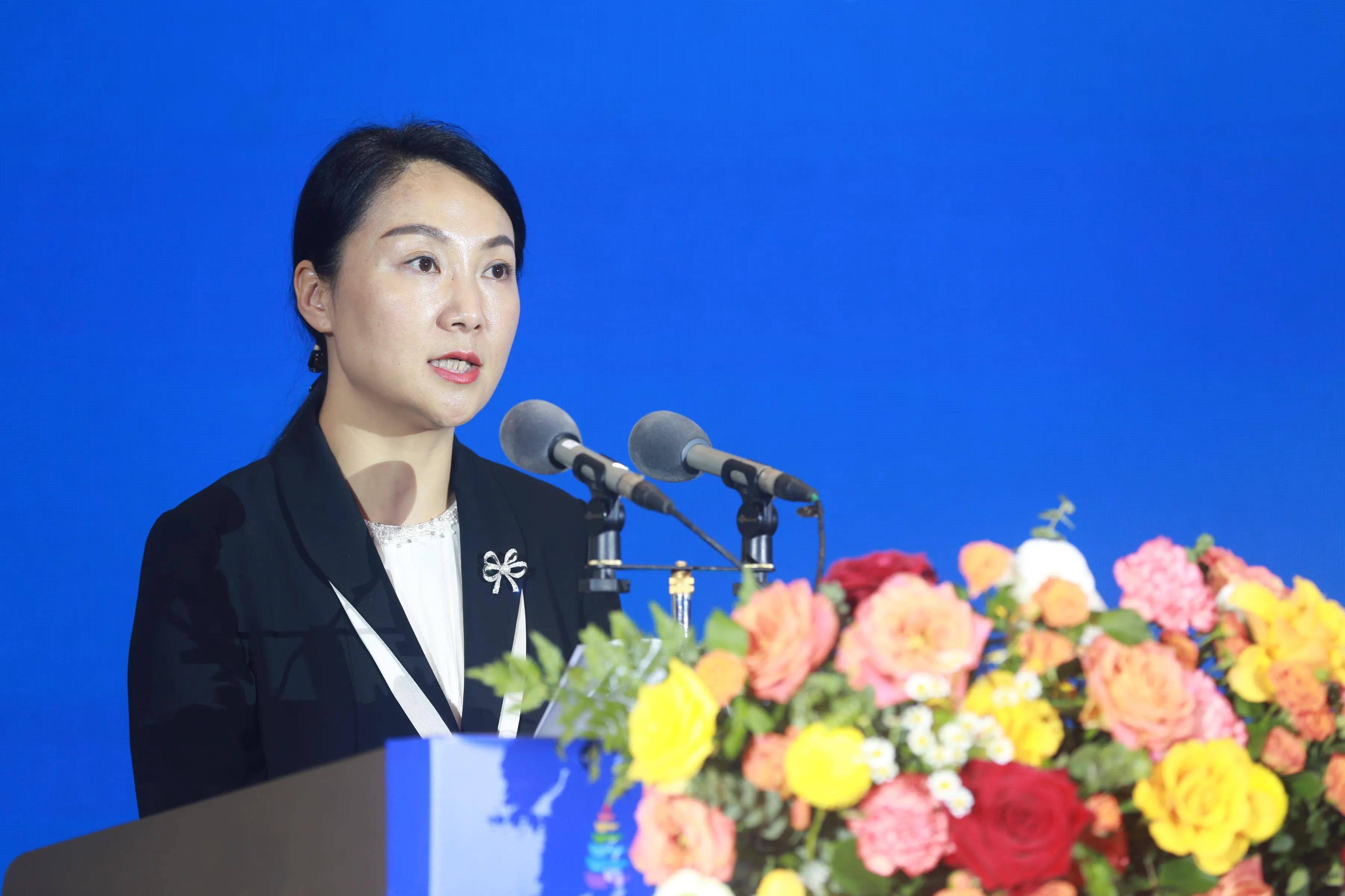 组成员,副厅长郑晓燕在致辞中,首先向各位参展商长期以来给予陕西文旅