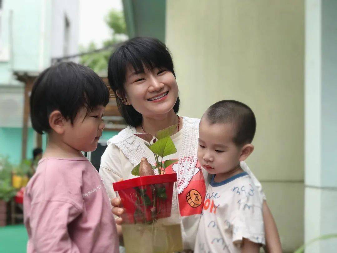 百年華誕唱響校歌給黨聽華東師範大學附屬幼兒園