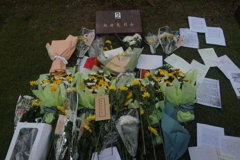 牺牲94周年纪念日,一大早,位于龙华烈士陵园烈士墓区的赵世炎墓前,又