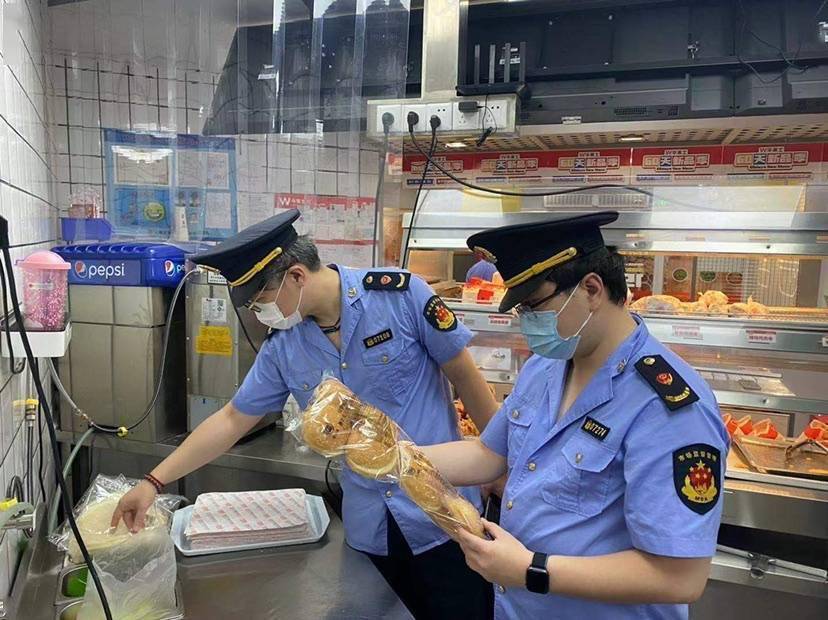 上海市市场监管局约谈华莱士总部开展突击检查拟立案处罚3家