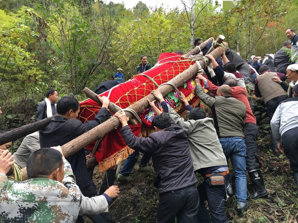 农村土葬火葬全面一刀切殡葬会有哪些改革