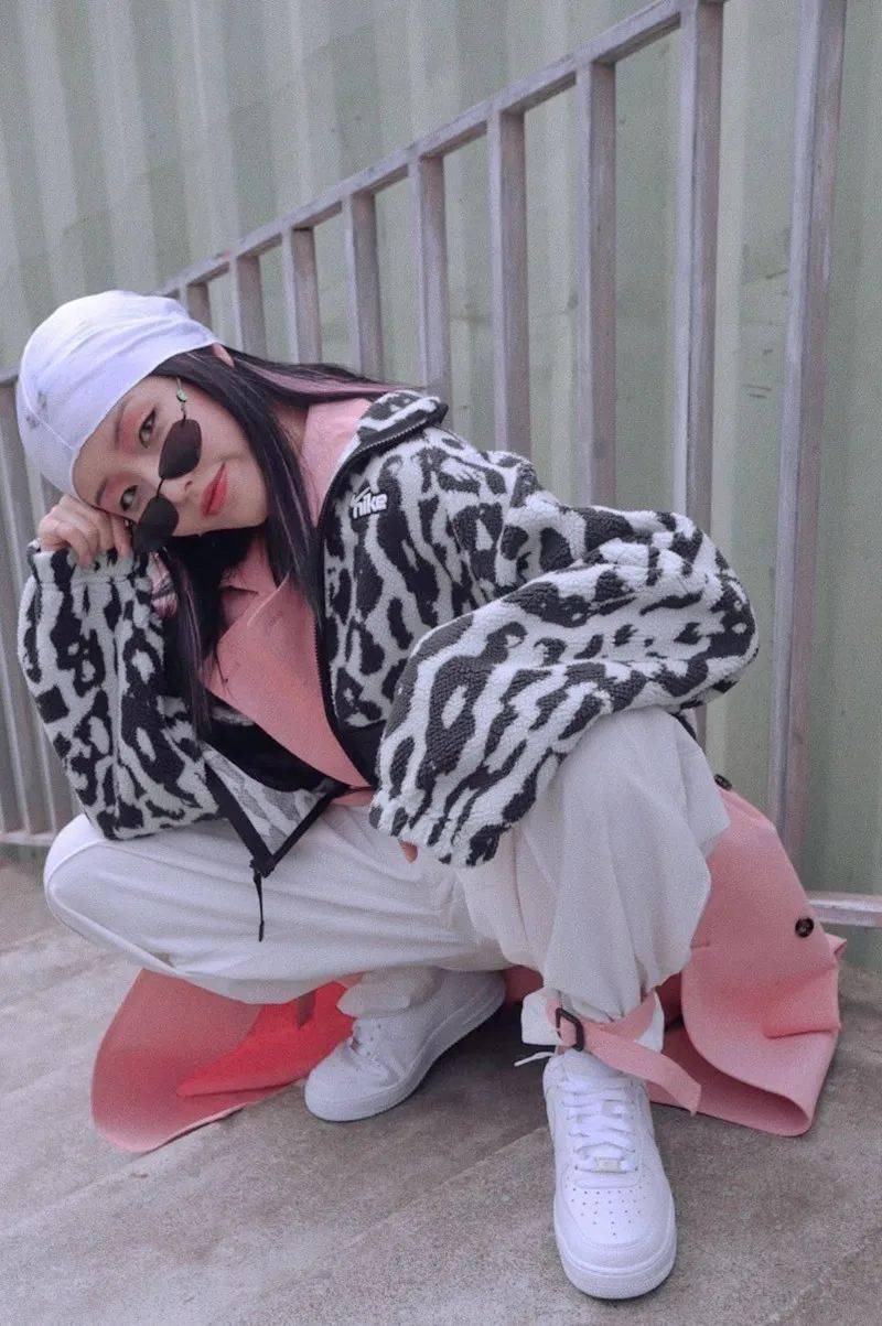 王嘉尔|王嘉尔、马思唯坐镇的宝藏综艺！满屏都是「球鞋女孩」！