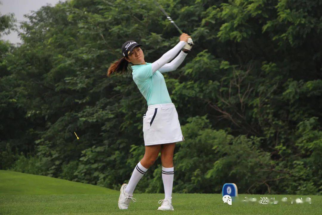 闫盼盼5杆大胜起点中巡明珠站三人并列亚军