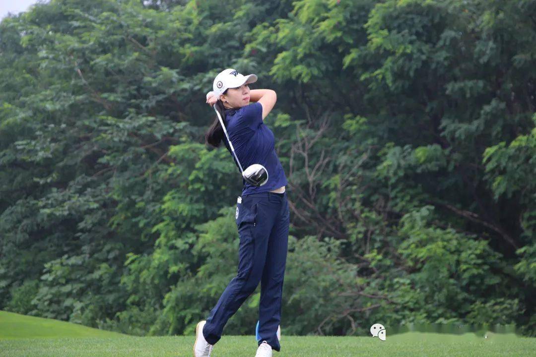 闫盼盼5杆大胜起点中巡明珠站三人并列亚军