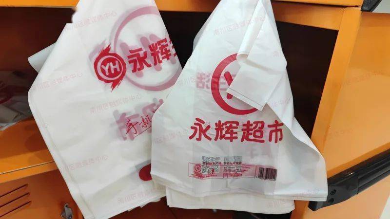 超市陆续推进塑料袋更换变化一:各大商家是否"限塑"?