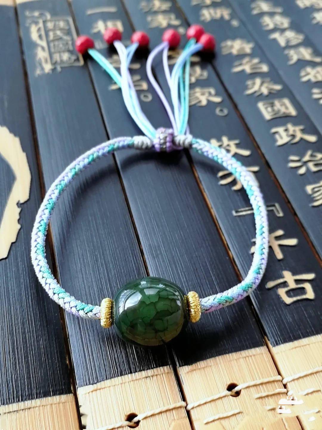 龙纹石是什么石?有什么作用与功效,看完你也会喜欢它