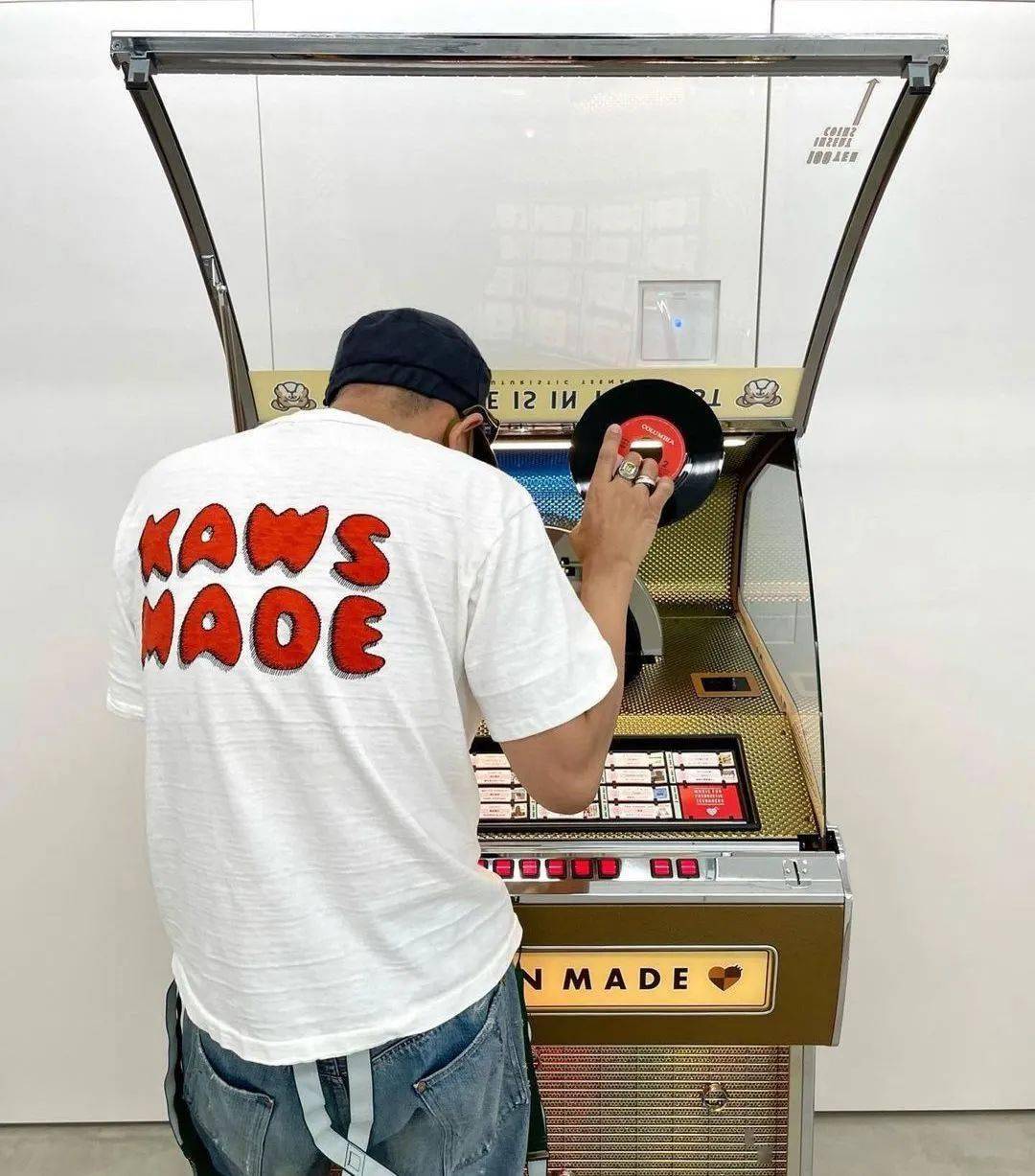 系列|NIGO和KAWS上身曝光联名系列