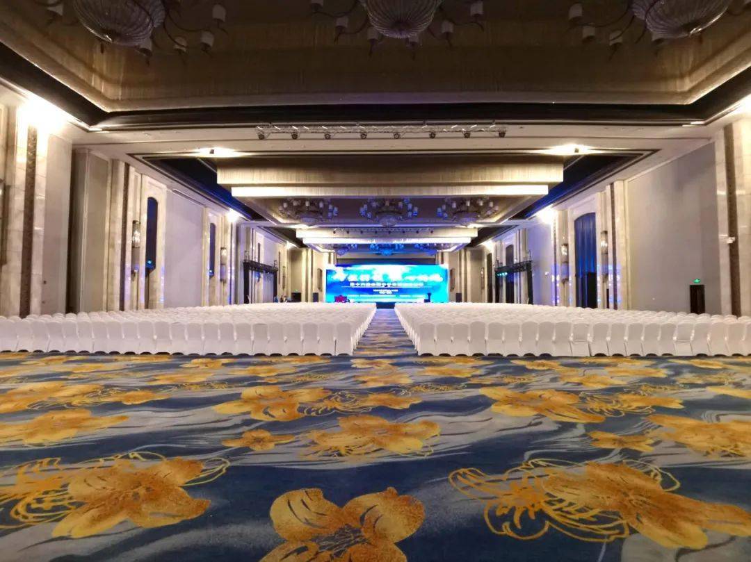 论坛会场正有条不紊地布置当中明日,论坛正式开幕小编将会为大家送上