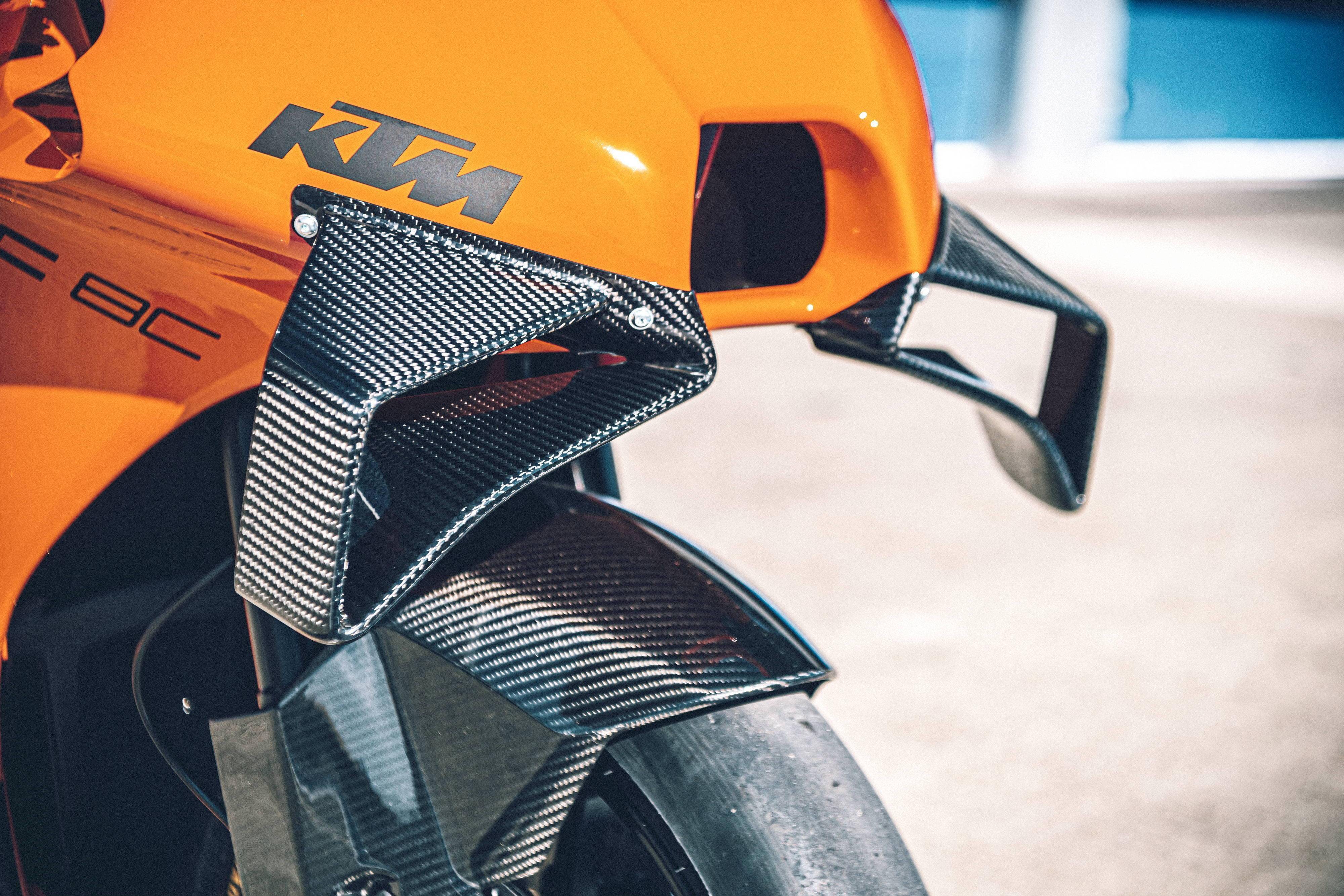 ktm rc8c 赛道特写