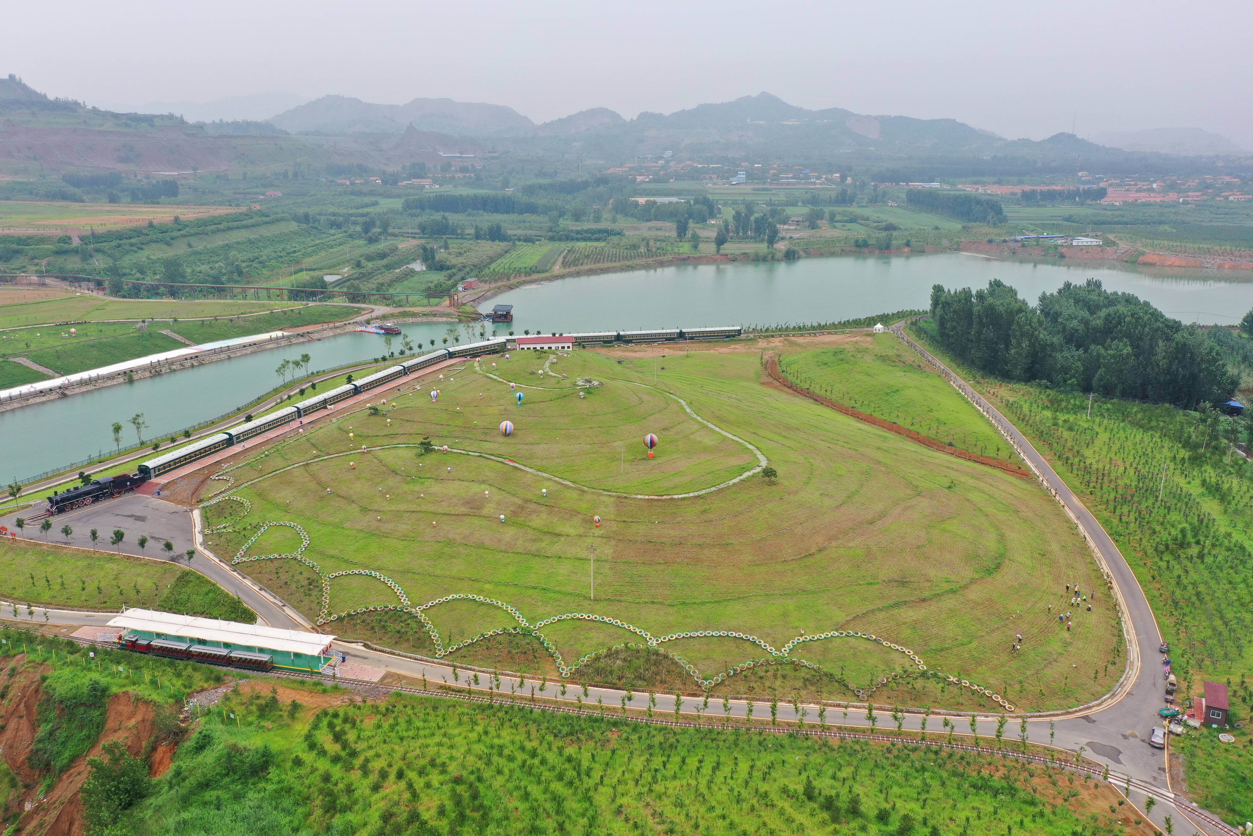 河北迁安:昔日矿山变景区 生态修复换新颜