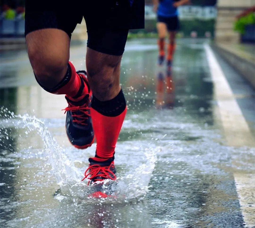 中到大雨暴雨这篇雨天跑步攻略一定收好
