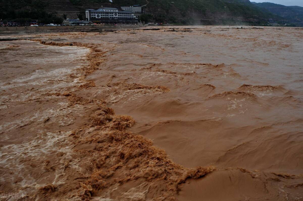 郑州暴雨黄河图片