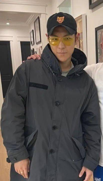 最新崔胜铉照片这个男人终于露脸了