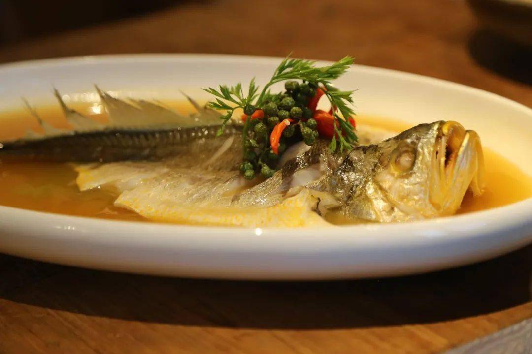 热菜|创意鲜花椒浸黄鱼热菜|炭烧蜜汁松板肉热菜|乡巴佬炖羊肉热菜|葱