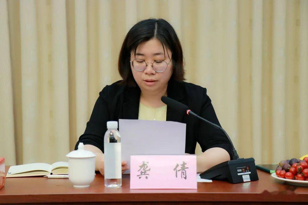 龚倩希望老干部,老同志一如既往地关心支持千灯的发展,用心建言献策