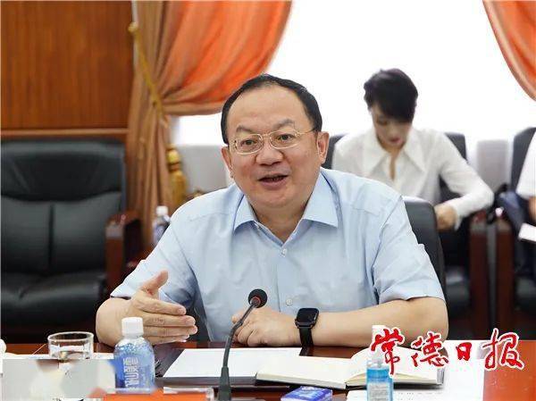 市委书记杨懿文讲话.