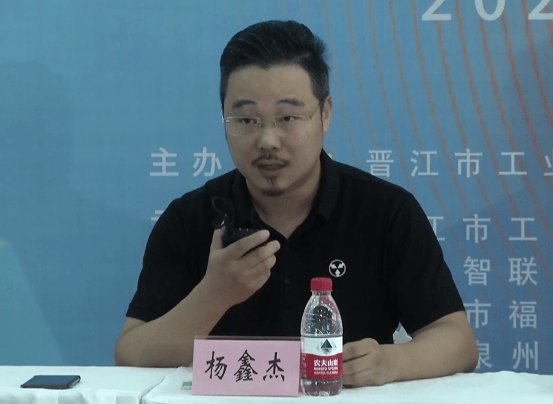 企业代表杨鑫杰先生致辞对于本次活动,承办企业代表向维智联(福建)