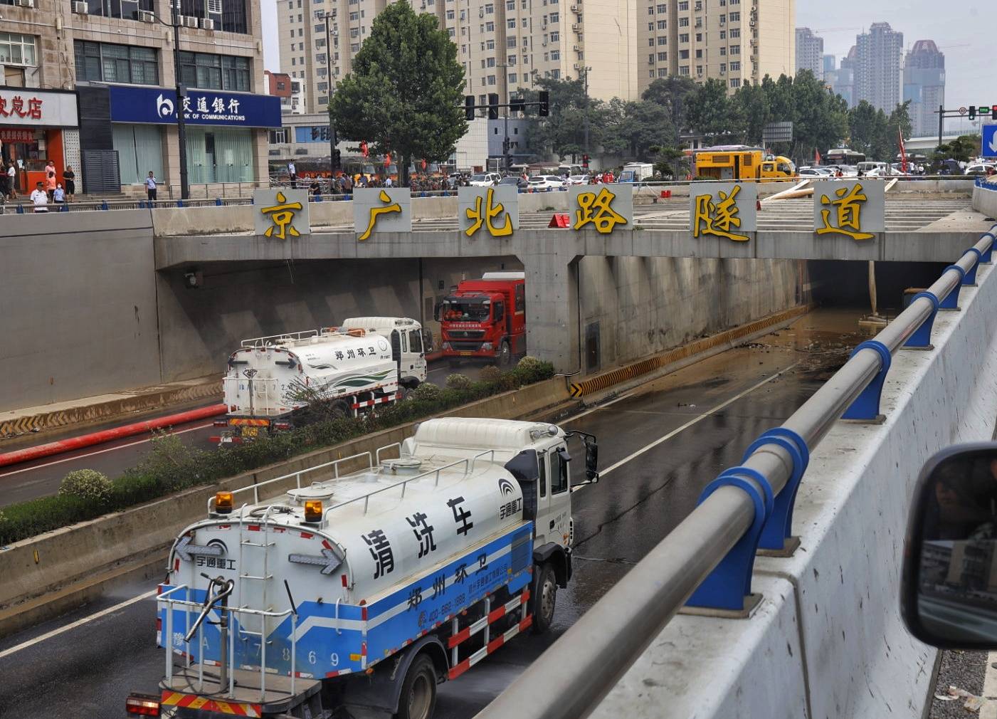 在鄭州隧道吼人下車的男子找到了: