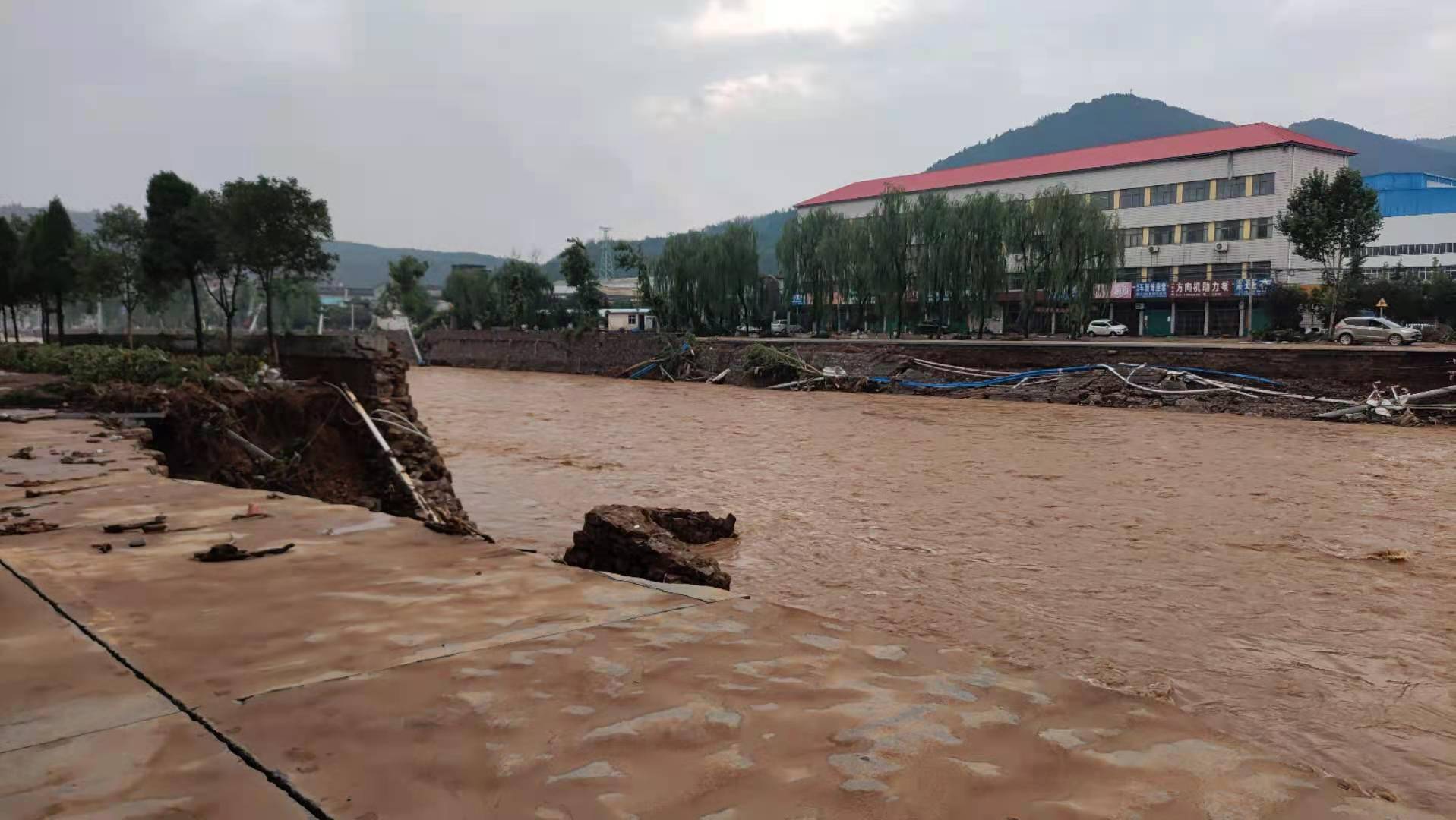 郑州洪水图图片