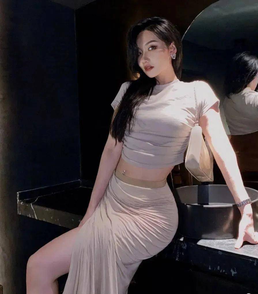 杭州25岁蜜桃女孩靠健身逆袭人生身材火辣曲线紧致堪称尤物