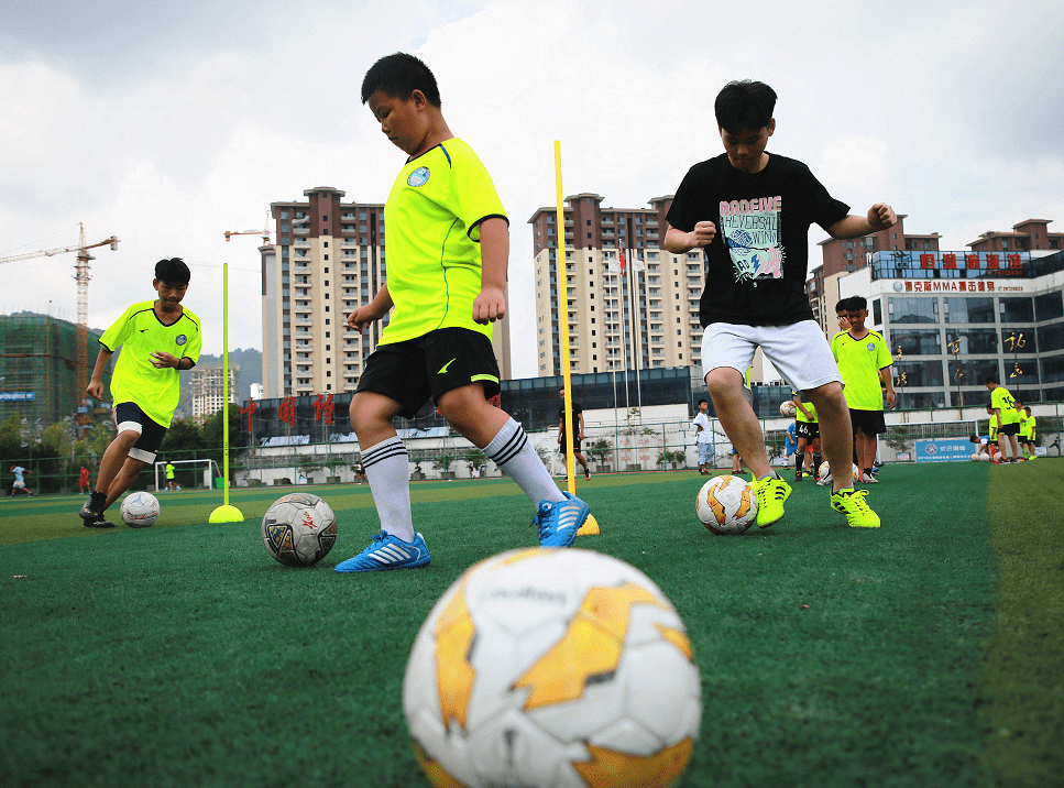 体育运动成为暑期培训 新宠 游泳