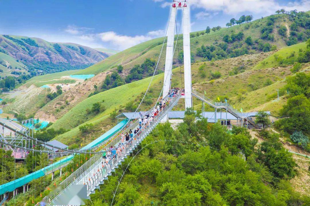 在游玩中体验刺激与心跳 福寿山网红摇摆桥 中华福寿山网红玻璃栈桥