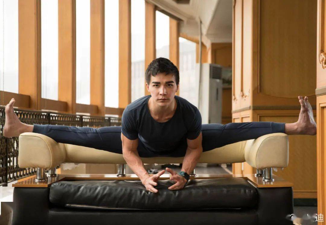 34岁的他竟被称为下一代李小龙这肌肉什么水平
