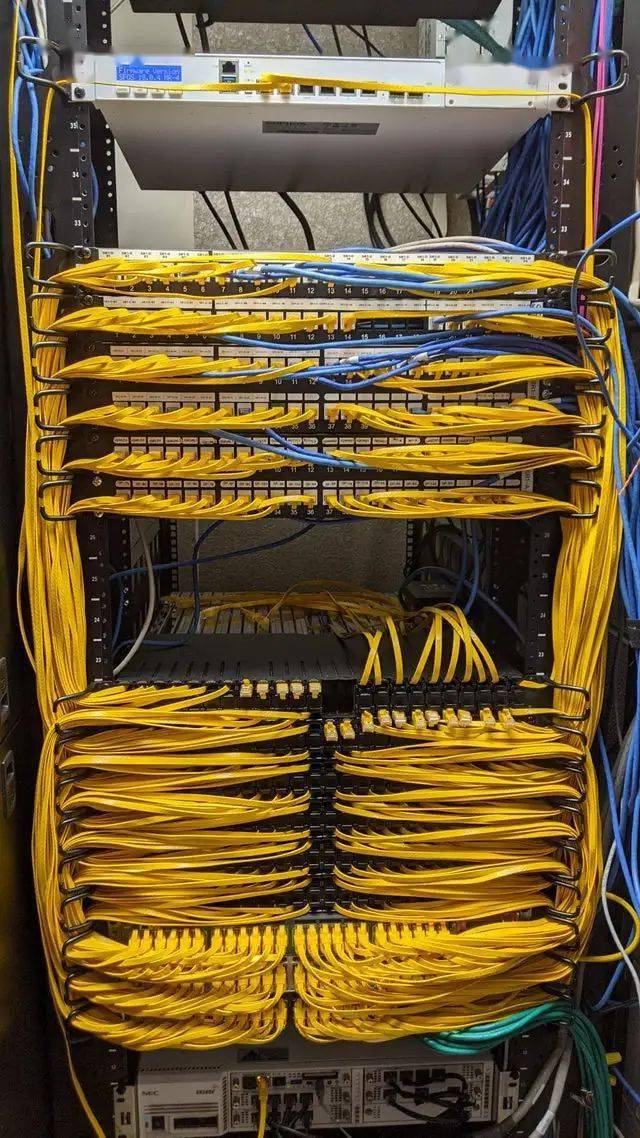 辣眼睛一大波综合布线施工现场图片分享