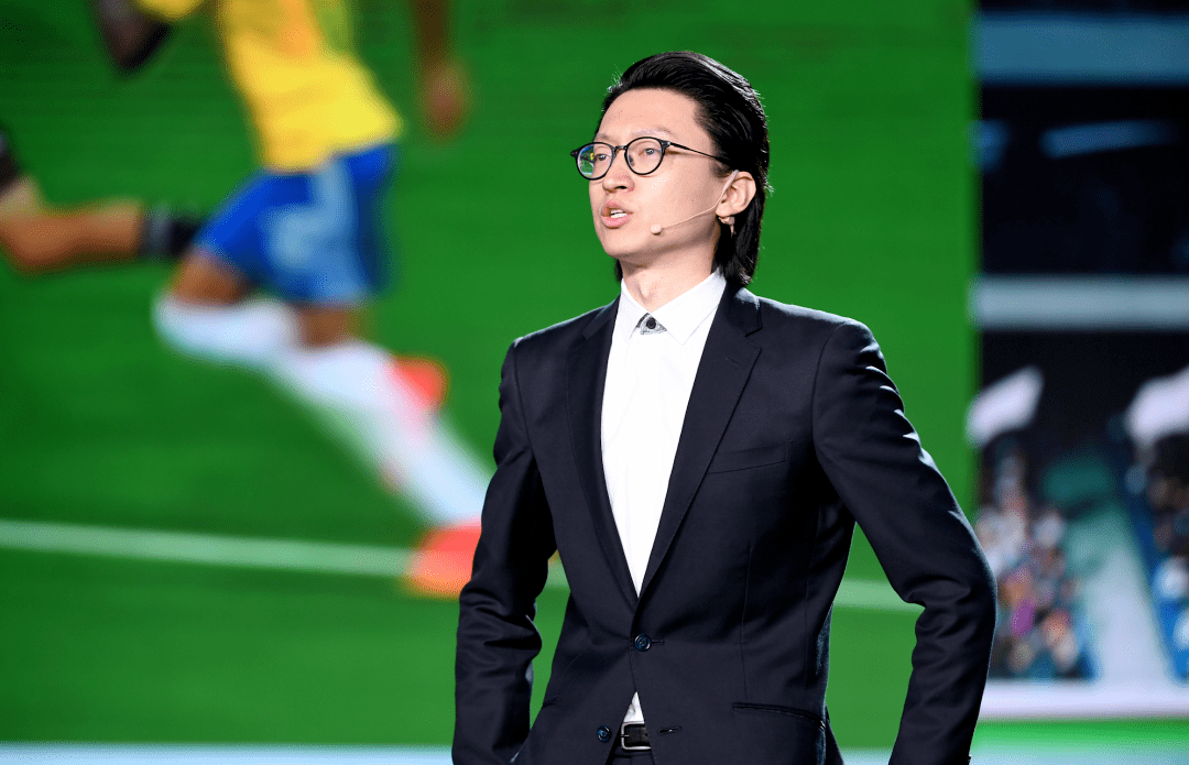 刘天伊《体坛快讯》《篮球公园》的主持人刘天伊,这次也将亮相《荣誉