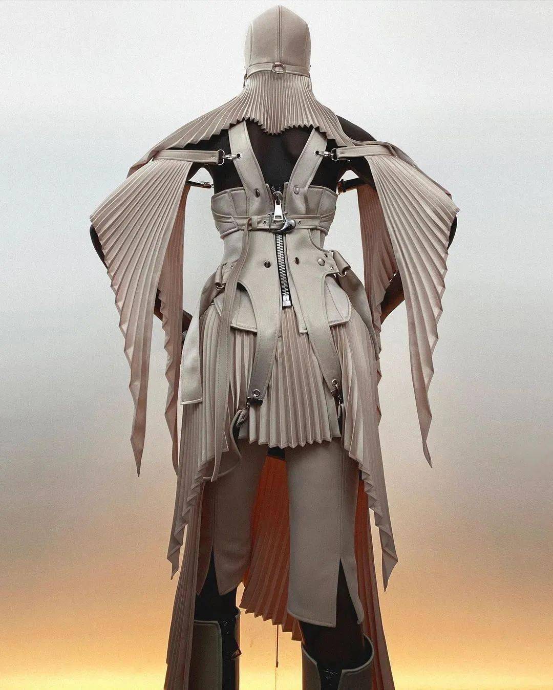 服装|灵感元素｜源自燕子的浪漫设计