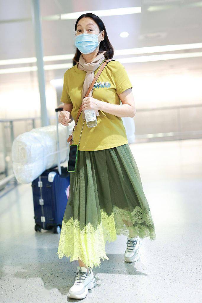 黑色|国货之光冲上热搜 盘点明星们的国货穿搭