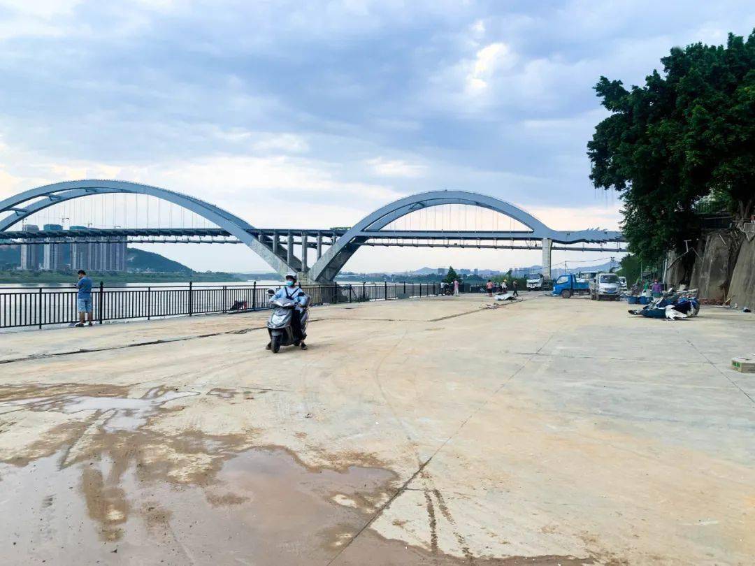 今天梧州老码头美食街拆了