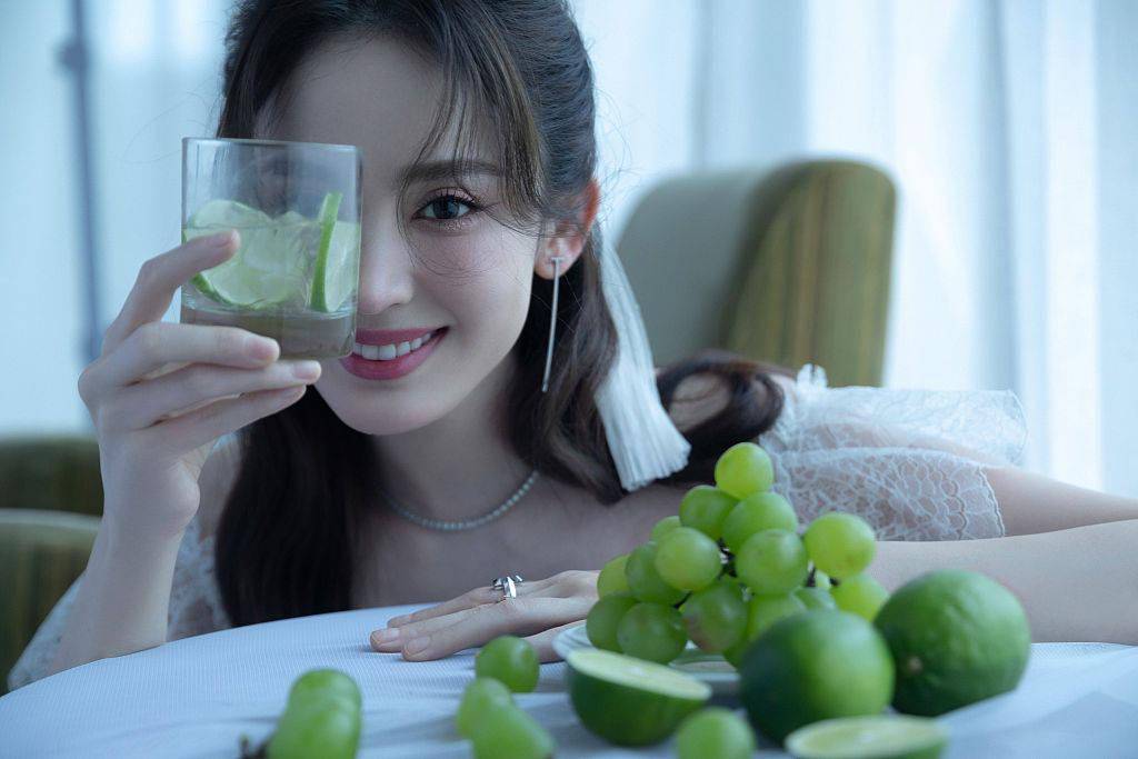 仙女|娜扎夏日青柠大片满满清凉感 蝴蝶结仙女造型尽显轻盈灵动