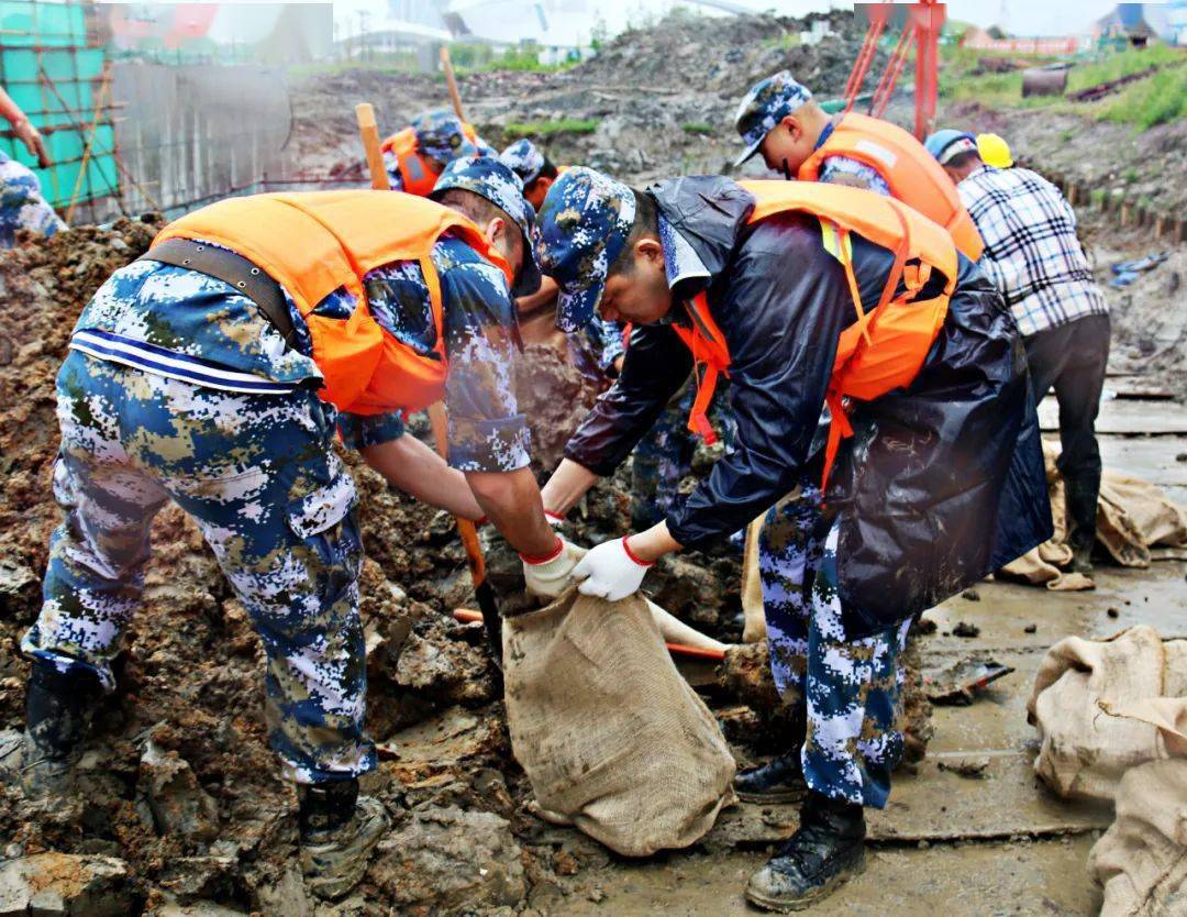 迎战台风"烟花",东部战区海军航空兵闻令而动