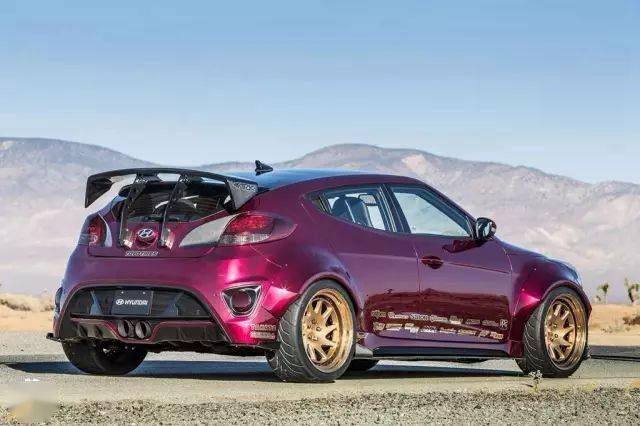 韩国小钢炮改装赛车外观现代飞思宽体包围加持霸气外露