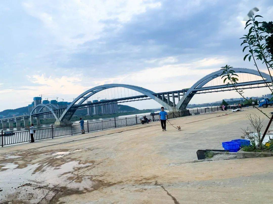 今天梧州老码头美食街拆了