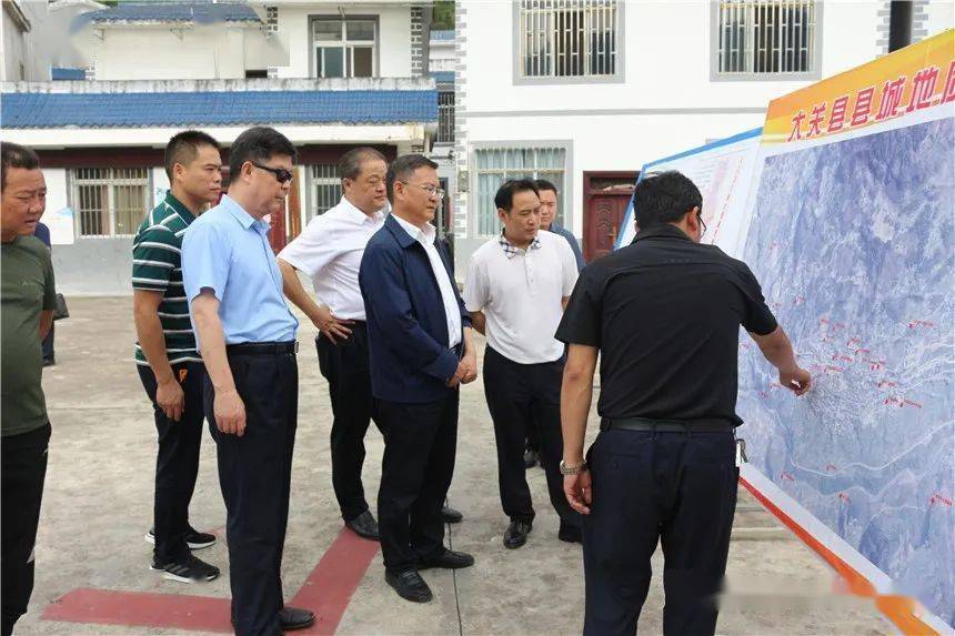 何汝利强调,省委省政府高度重视大关县城避险搬迁工作,将成立领导小组
