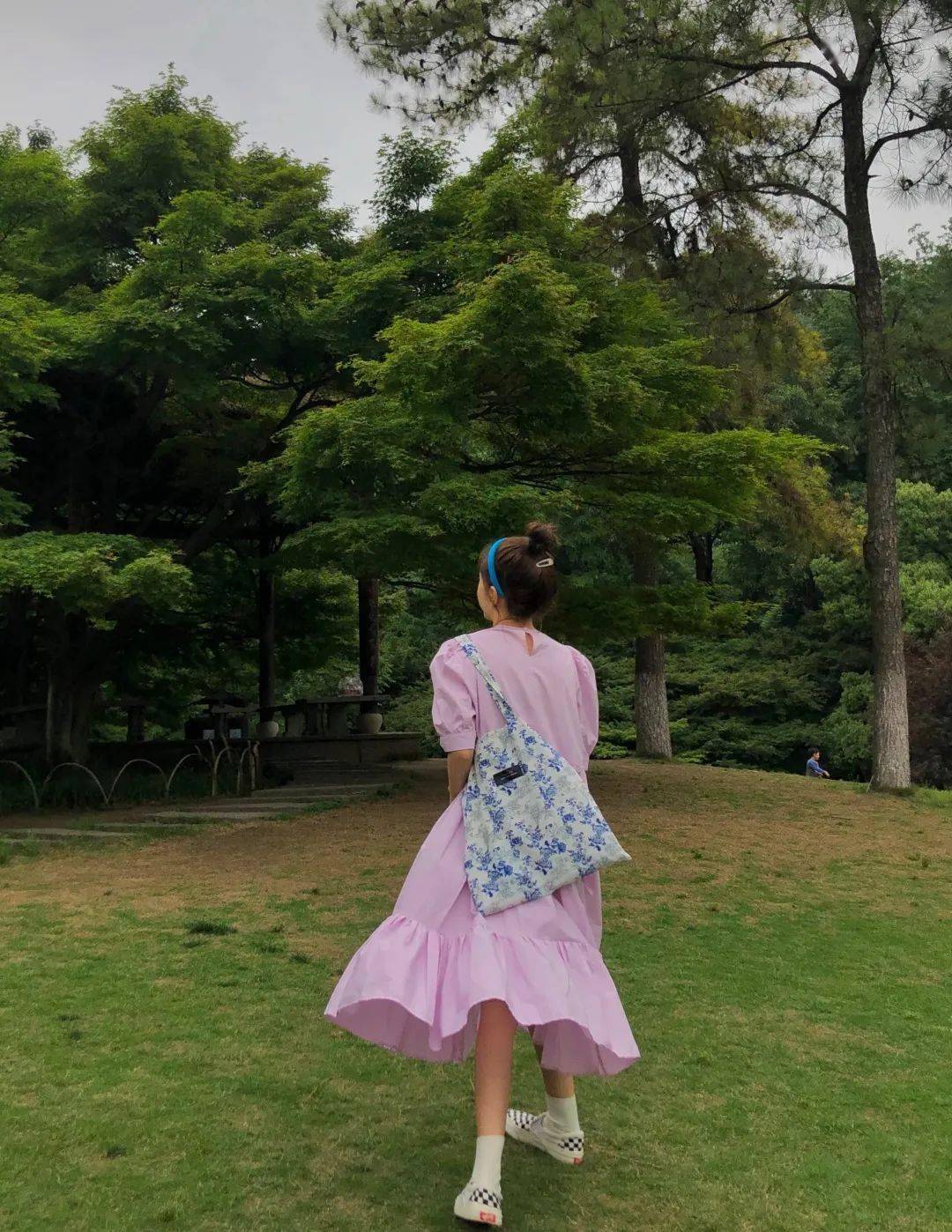设计|今夏巨美“褶皱风”！显脸小，显身材，时髦女孩一定要穿！