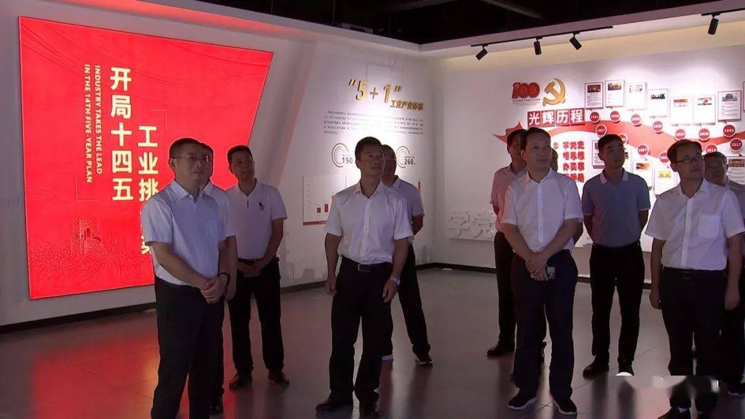 7月22日下午,县委书记罗明远,县委副书记,县长敬健等领导深入城乡,就