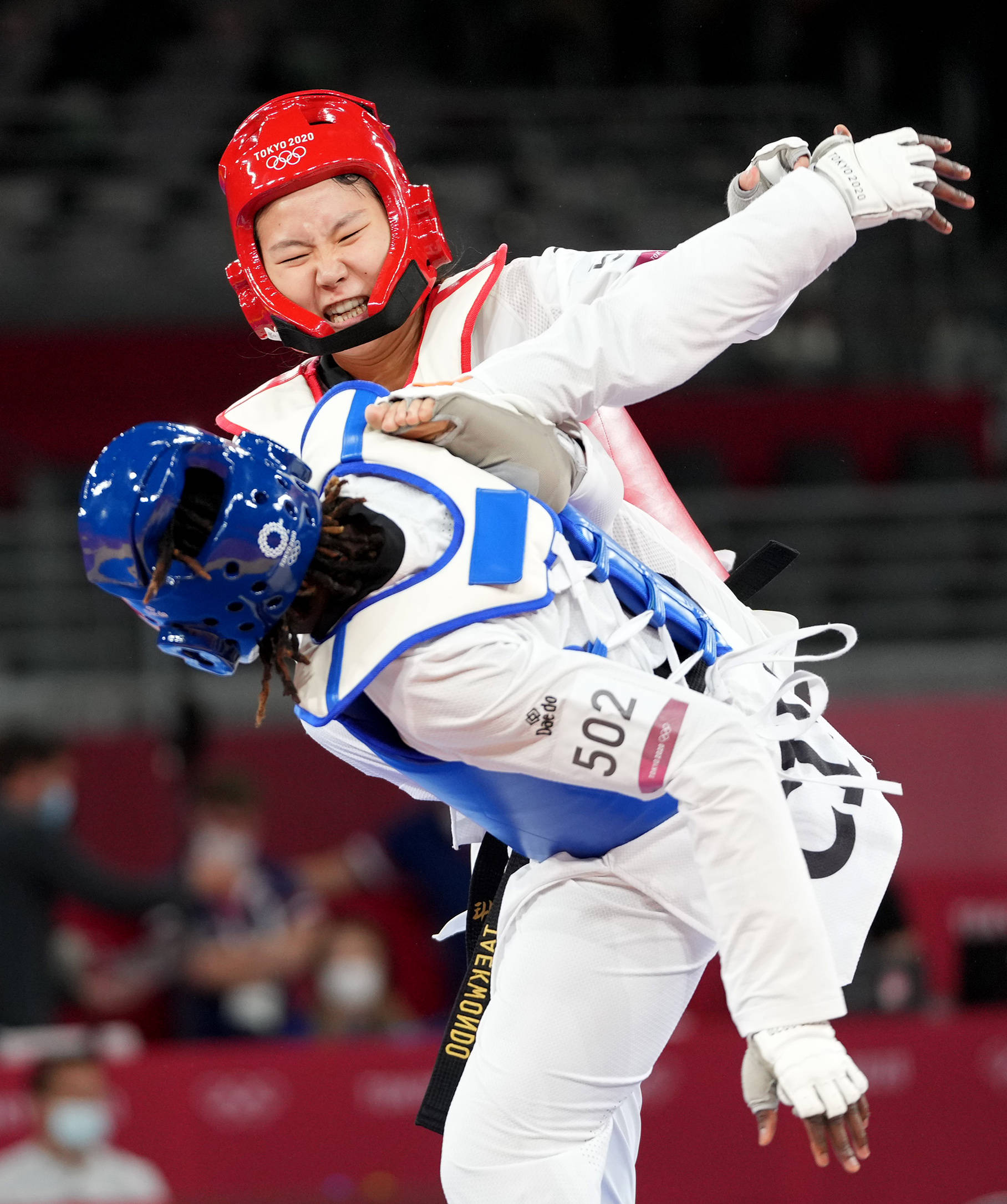 新华社照片,东京,2021年7月26日7月26日,张梦宇(上)在比赛中.