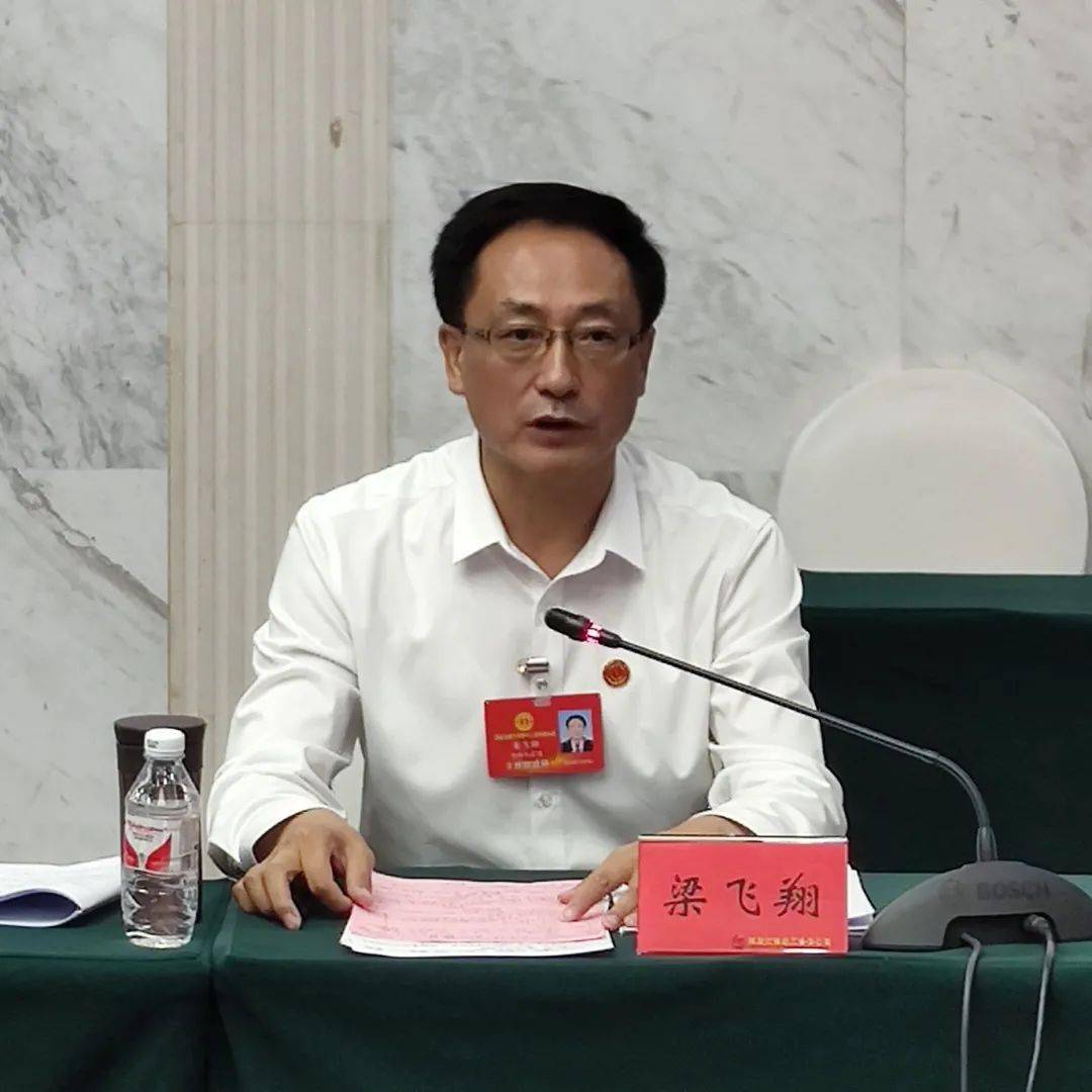 鸡西代表团团长梁飞翔做总结发言,他表示这次大会传递了以代表为中心