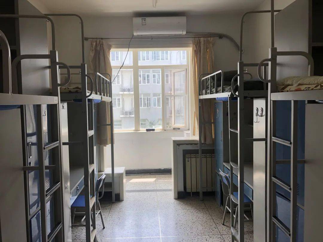 沙河标间(原始状态)be like:咱们分两个校区,你发的这个宿舍在学院路