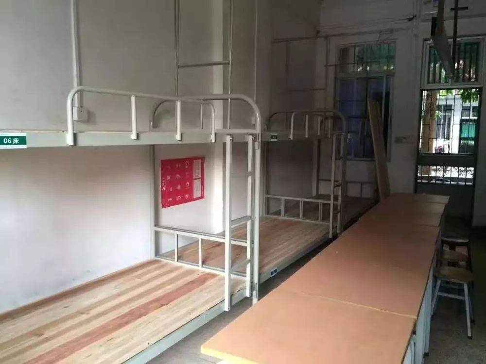 不敢看广东最差大学宿舍没空调集体浴室