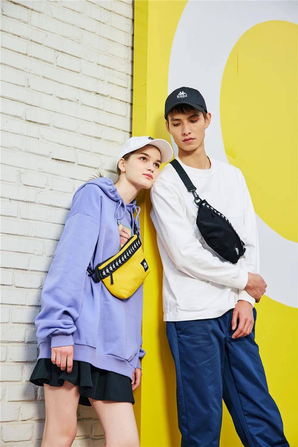 大片用镜头诉说当代人的浪漫情绪,模特kevin以型格态度将包袋新品融入