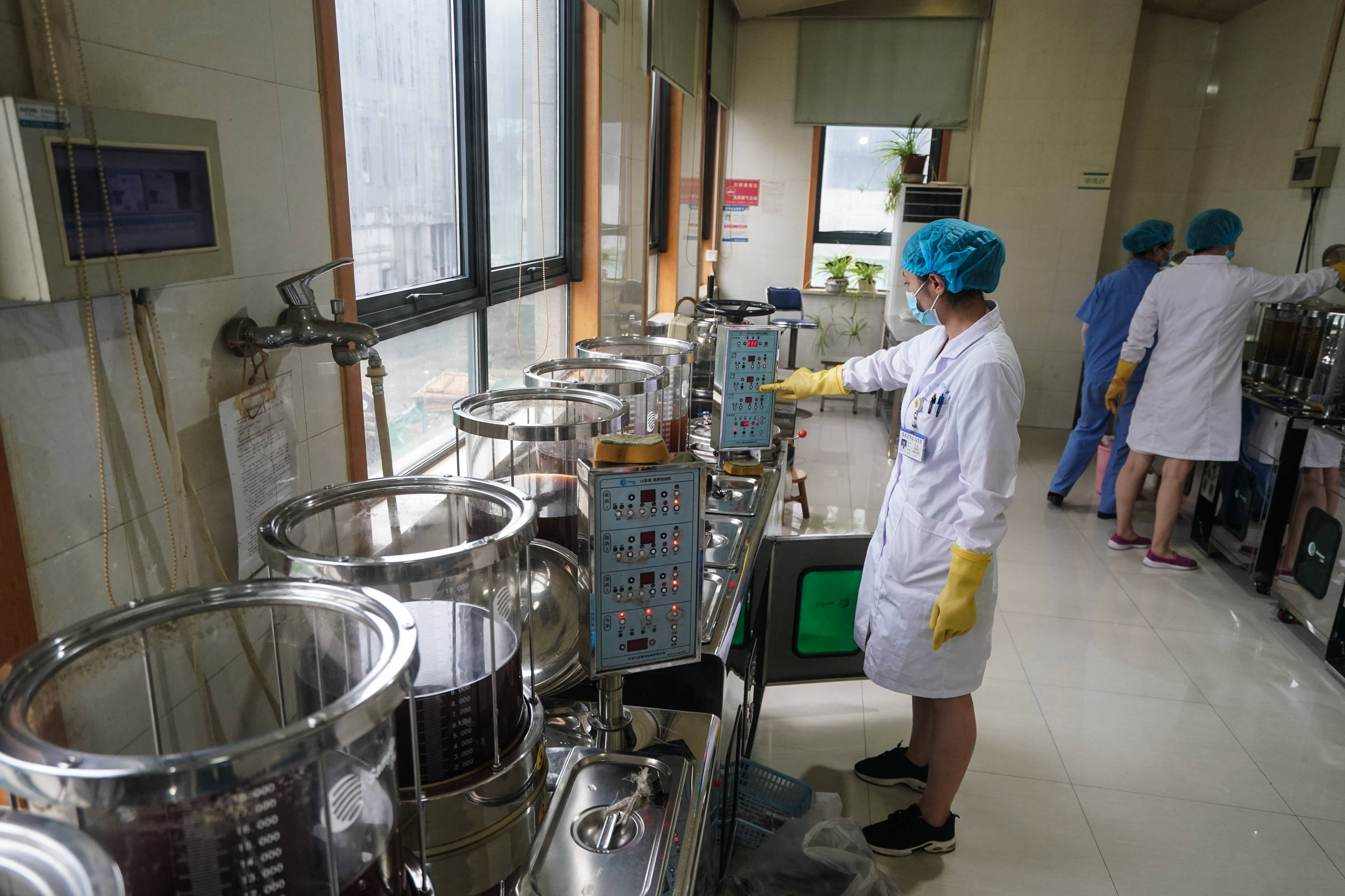 南京:中药汤剂助力抗疫