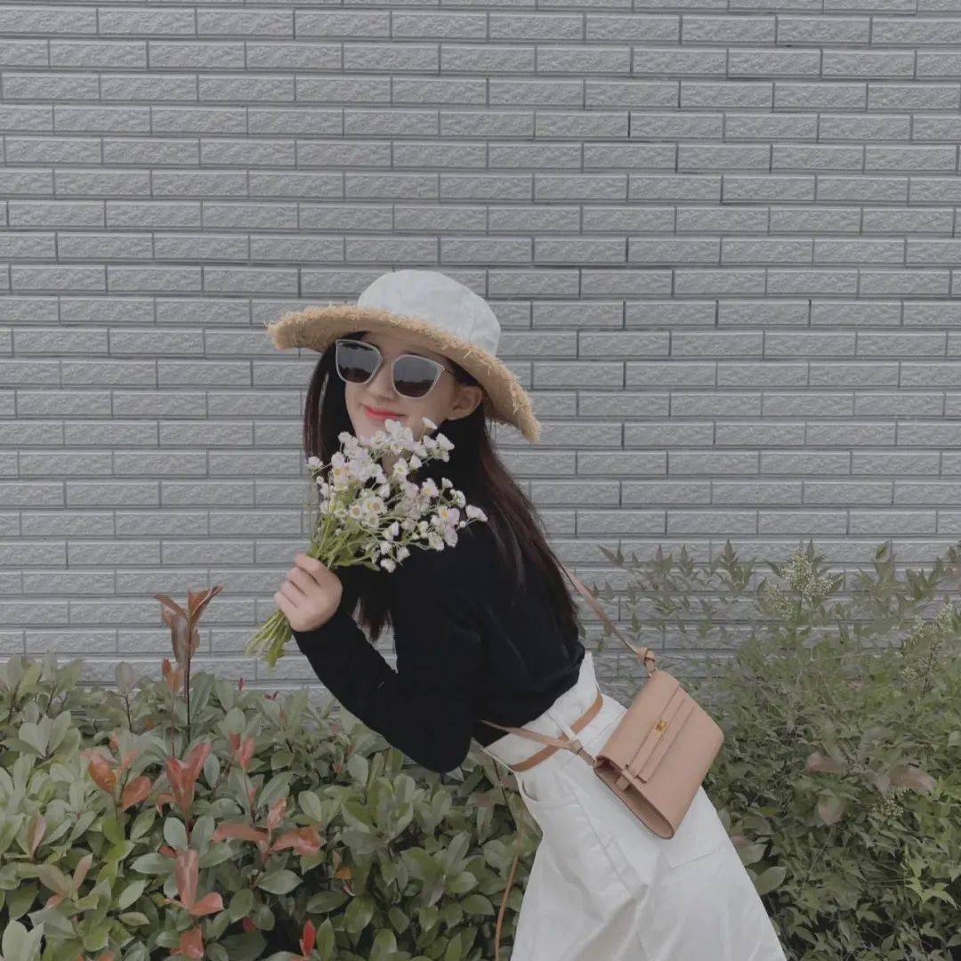 材质|Loewe、Miu Miu草编帽，才是今夏最时髦凹造型神器！