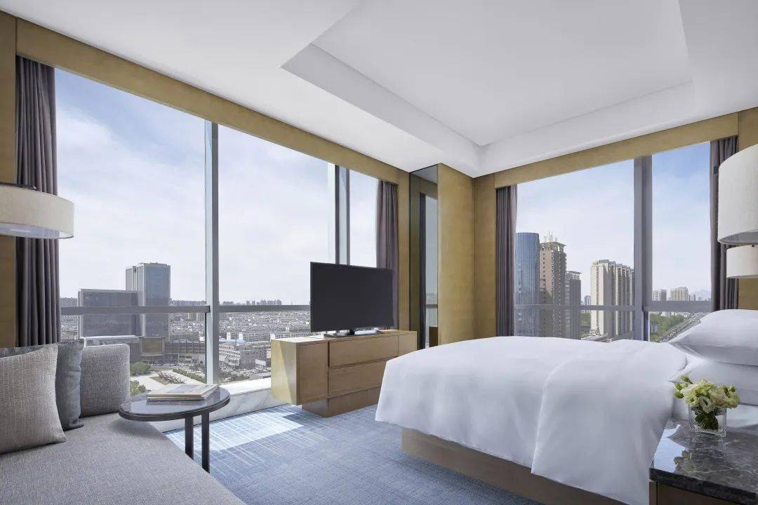 从包头茂业万豪酒店出发探寻军工文化感受内蒙风情