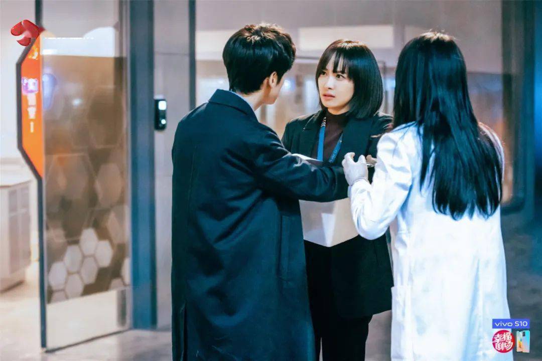 女生|当科研遇上爱情 《心跳源计划》高冷女生裘佳宁会如何抉择？